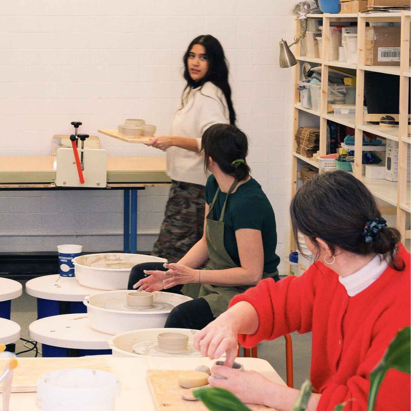 Quel cours de poterie choisir quand on débute ?