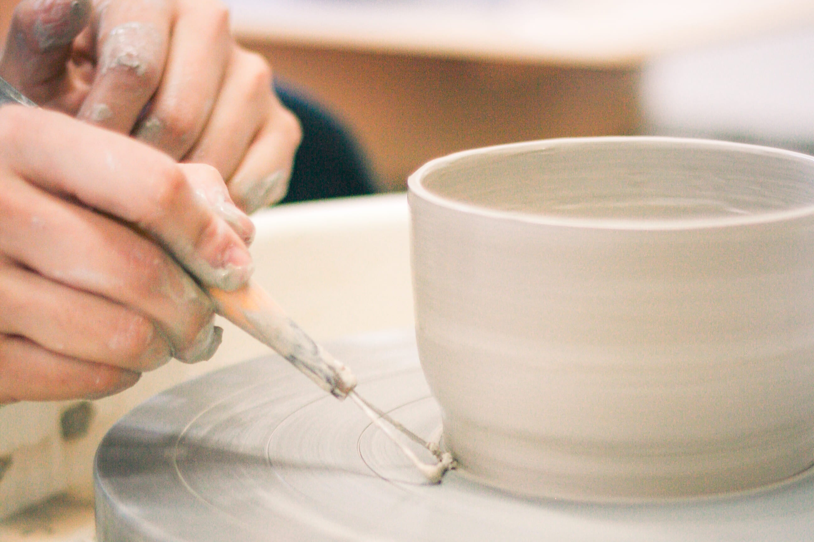 session-tournage-finition-piece-tour-potier-tendre-atelier