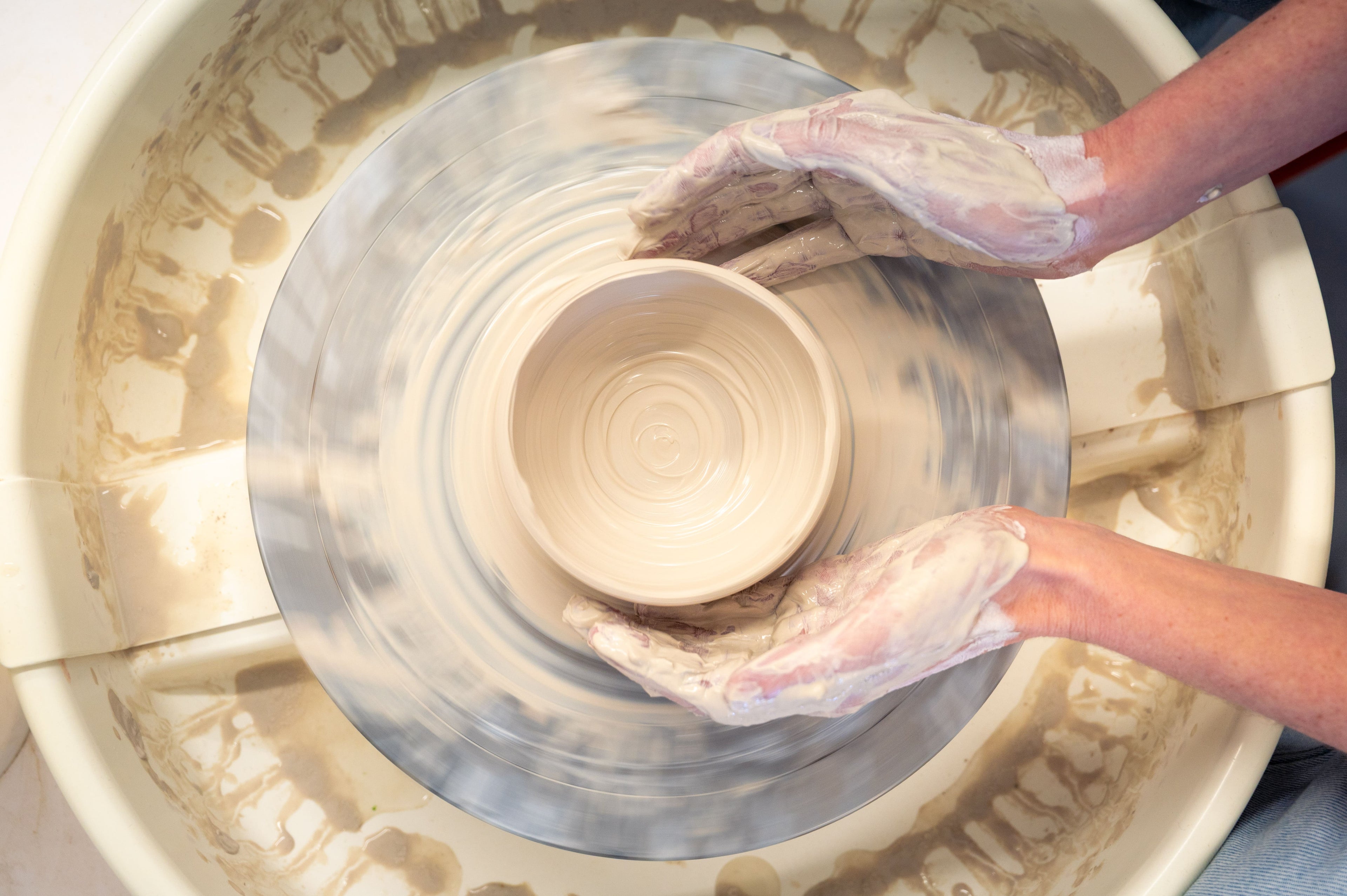 Cours de poterie au tour chez Tendre Atelier à Montréal